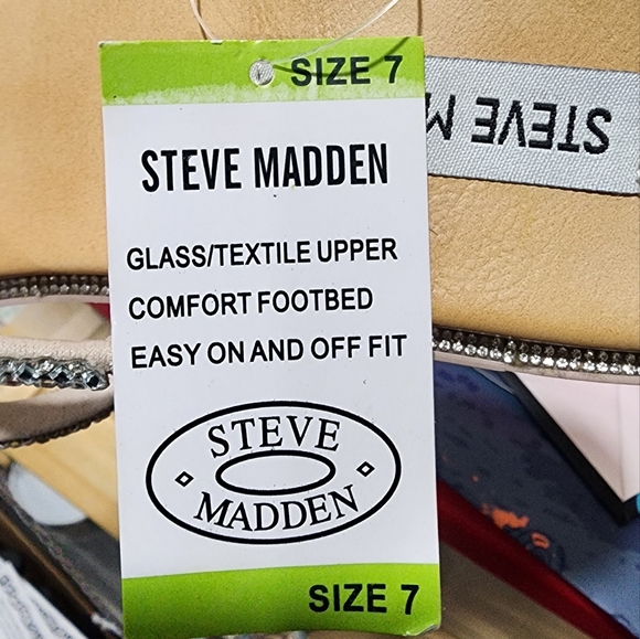 🆕️ Sz 7 womens Sparkly Steve Madden slippers - Picture 4 of 4